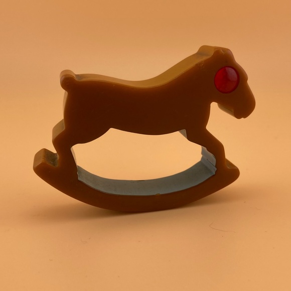 Bakelite Vintage Rocking Horse Napkin Ring - Picture 7 of 9